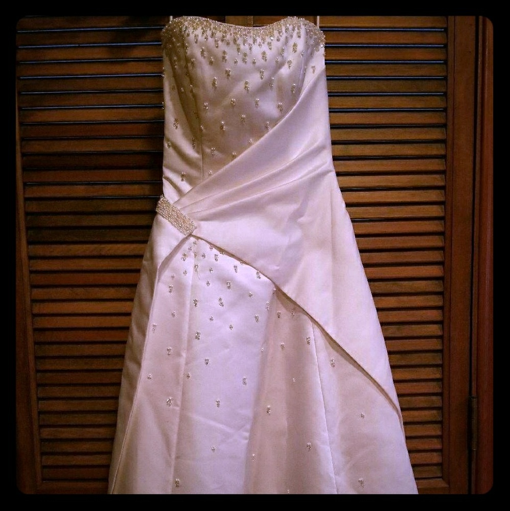 Maggie Sottero **RARE**  fashion show wedding gown
